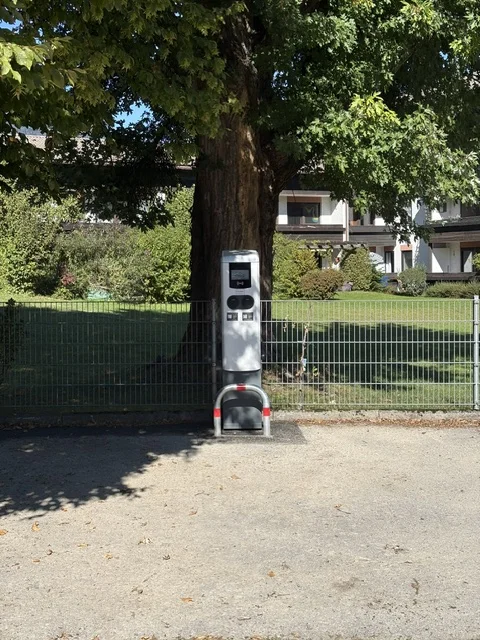 E-Ladesäule auf dem Gelände der Ferienwohnung in Oberaudorf